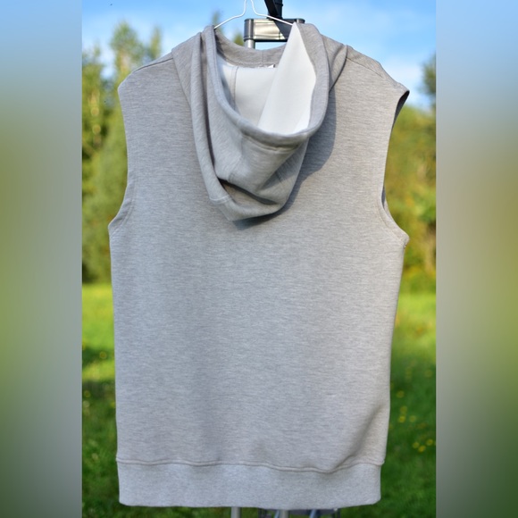 Zyia Men’s Sleeveless Hoodie - Picture 2 of 3